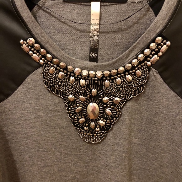 Kensie Long Sleeve Top with Embellishments in MED - Picture 4 of 4